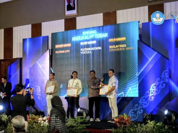 STIH Al-Banna Raih Gold Winner dalam Kategori Kinerja IKU PT Terbaik se-Aceh